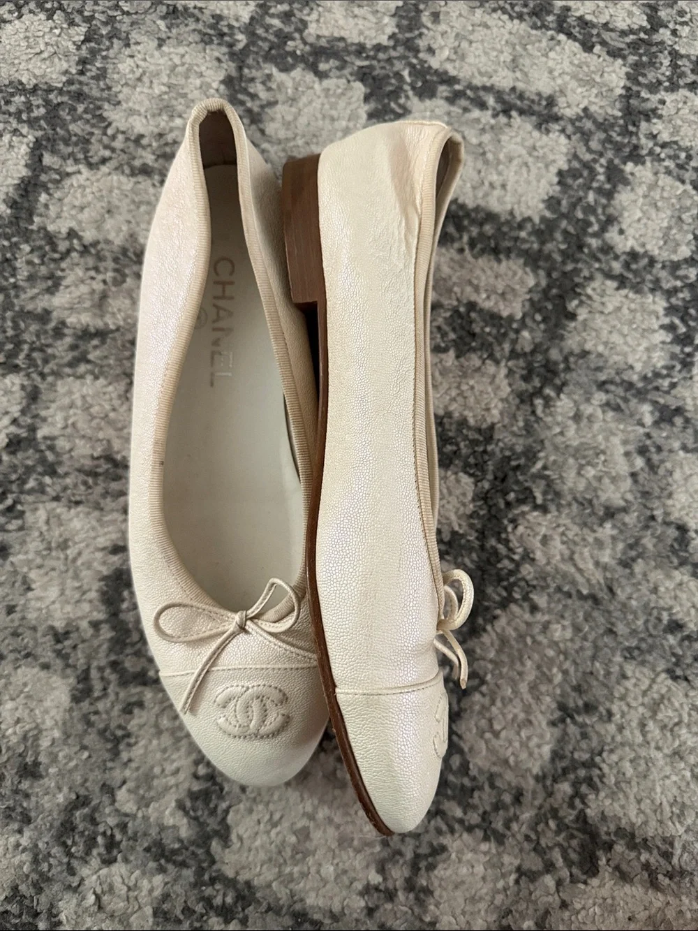 CHANEL Cream Leather Ballet Flats with CC Logo and Bow